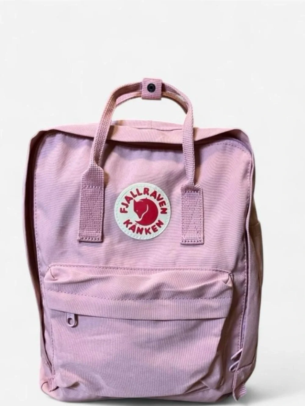 Fjällräven Kånken Backpack in Pink with multiple pockets